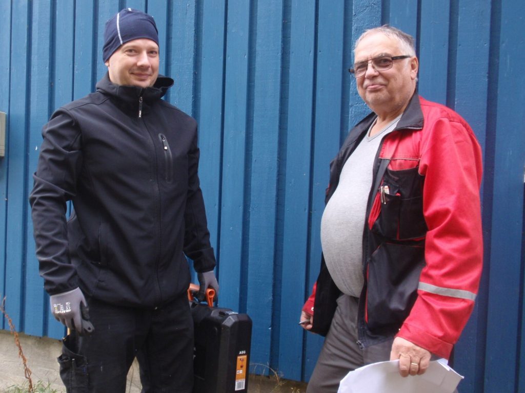 Ted Holtti ja Christer Westergård suorittaa asbestikartoitusta Vaasan alueella.